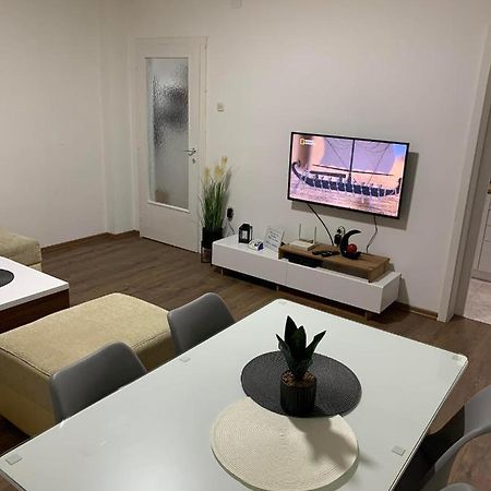 Appartamento Mar Lux Kumanovo Esterno foto