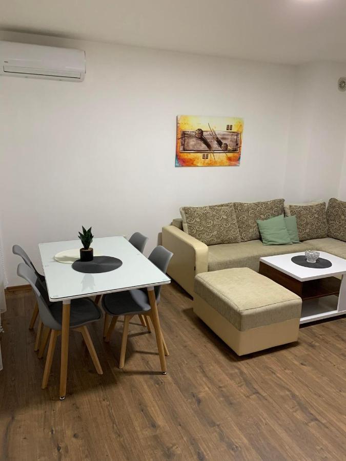 Appartamento Mar Lux Kumanovo Esterno foto