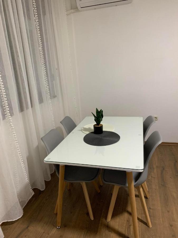 Appartamento Mar Lux Kumanovo Esterno foto