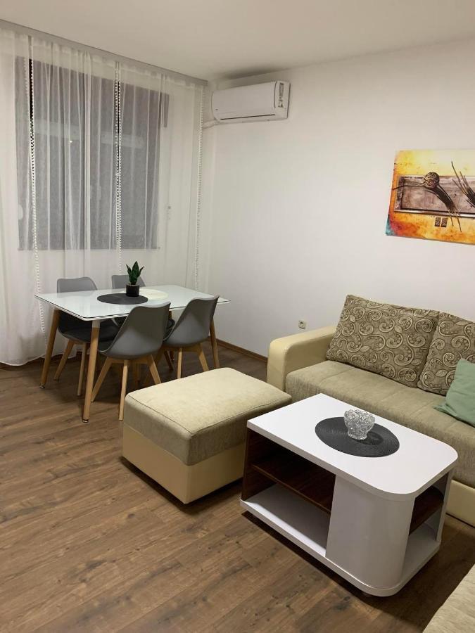Appartamento Mar Lux Kumanovo Esterno foto